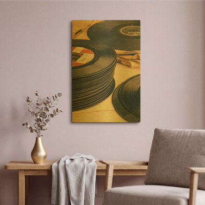 «Old 45s» par Edward M. Fielding, art mural en métal doré, 16 po x 24 po