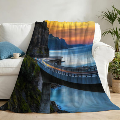 Jeté en flanelle bleue ultra douce, imprimé sur une falaise coucher de soleil sur la mer