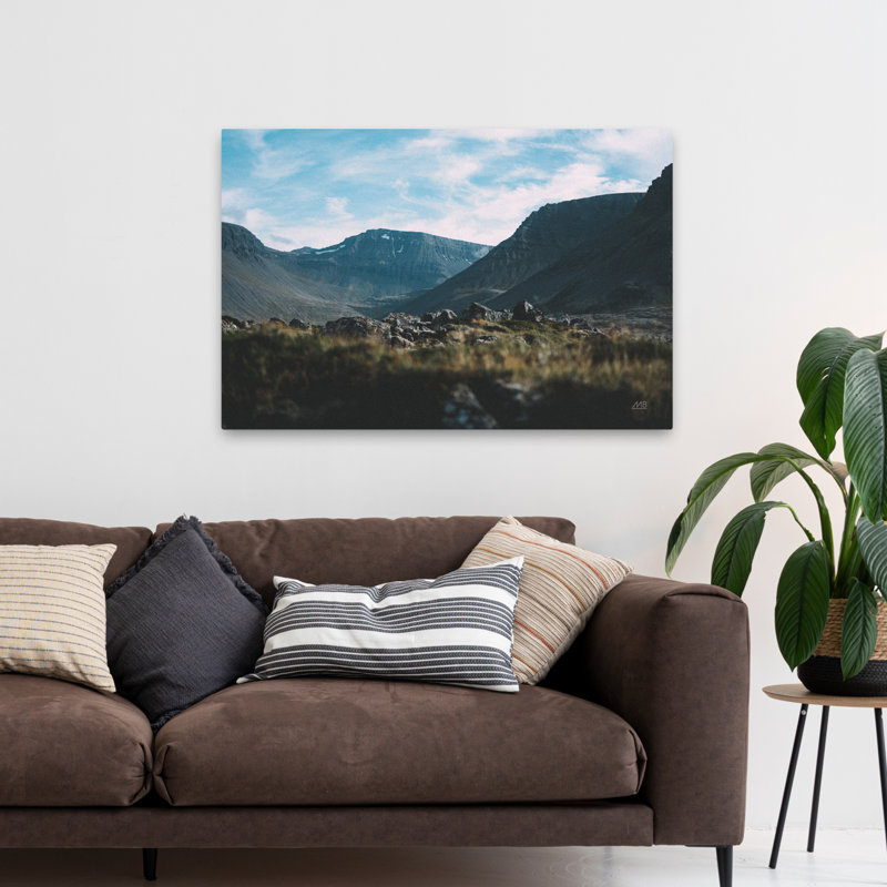 Randonnée contemporaine et moderne en Islande, H 48 po x l 32 po