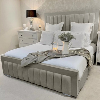 Alondrea Upholstered Panel Bed 