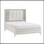 Grand lit à finition blanc antique avec tête de lit rembourrée à DEL avec meubles de chambre à coucher modernes 1pc, façades en roseaux