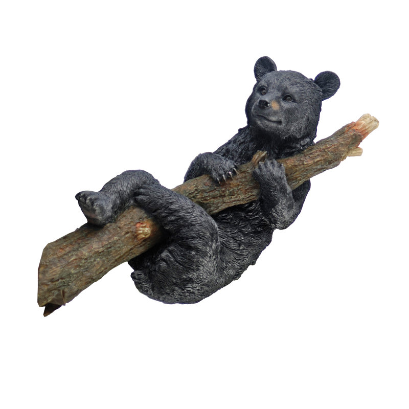 Statue ourson grimpant sur un arbre