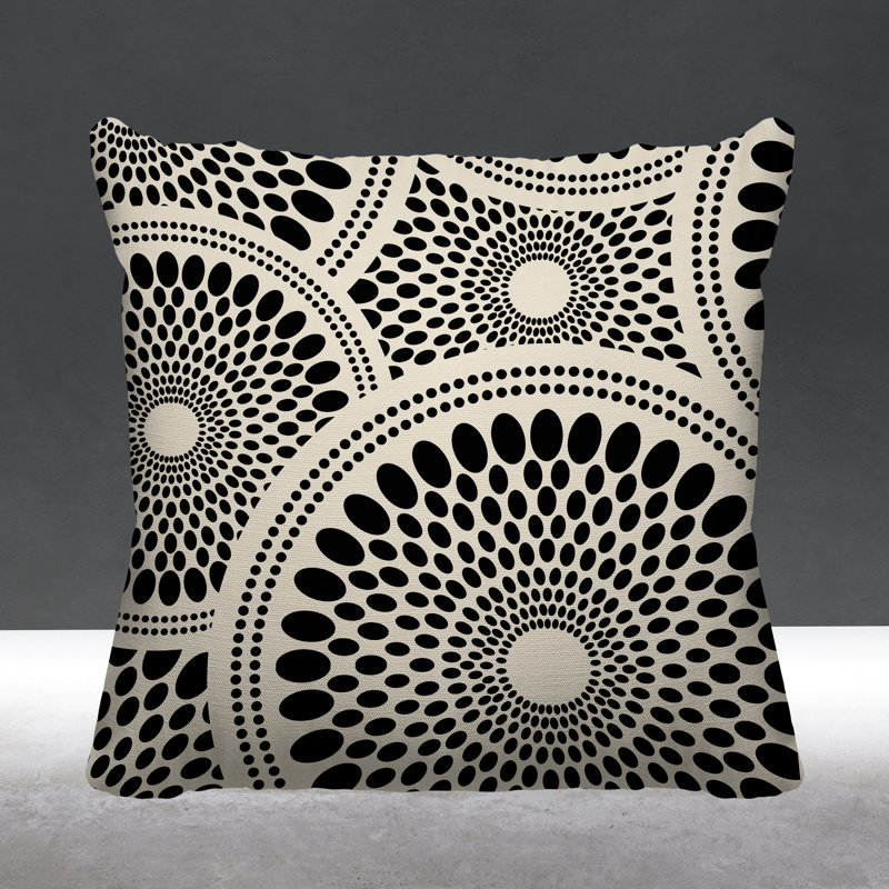 Coussin décoratif intérieur / extérieur Pierson Tribal Abstract, L 19 po x H 19 po, Noir