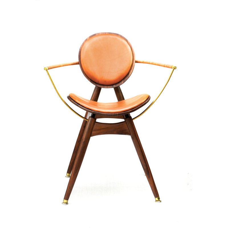 Chaise avec accoudoirs en noyer en cuir