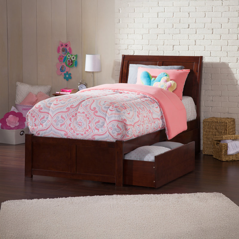 Lit plateforme en bois massif avec repose-pieds et tiroirs sous le lit Fitzsimmons, Simple, Noyer