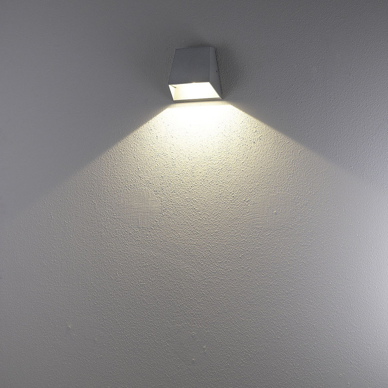Kilo LED Wall Light, Aluminum