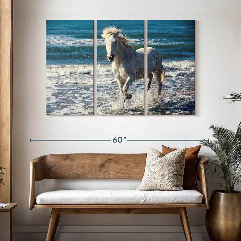 Camargue qui court sur la plage, H 32 po x l 50 po
