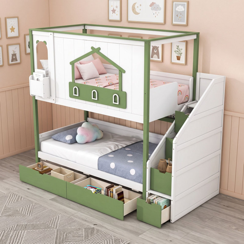 Lit superposé en bois de style chalet avec escalier de rangement, étagères et tiroirs de rangement ouverts de chaque côté du lit