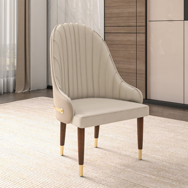 Chaise d'appoint rembourrée en cuir avec dossier incurvé Simoneau, Crème