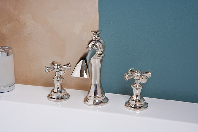 Sutton Widespread Bathroom Faucet with Drain Assembly