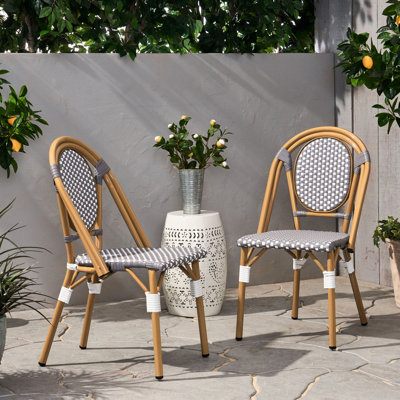 2 chaises empilables French Bistro - en aluminium, blanc et gris, paire de chaises d'appoint - l 18,5 po x P 21,5 po H 35 po, + aspect