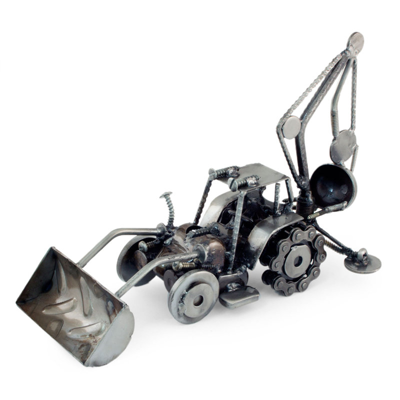 Sculpture en métal recyclé et pièces de voiture uniques Taybah