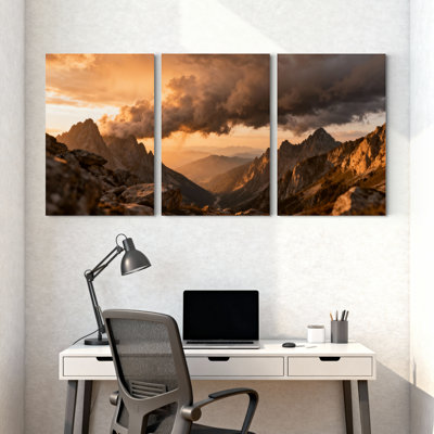 Scénario et paysages urbains, coucher de soleil sur la montagne, nuages, vallée, roches, ciel, réflexion, ensemble de 3 impressions sur toile