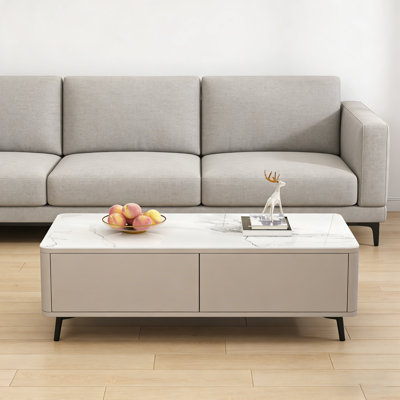 Table basse légère et luxueuse