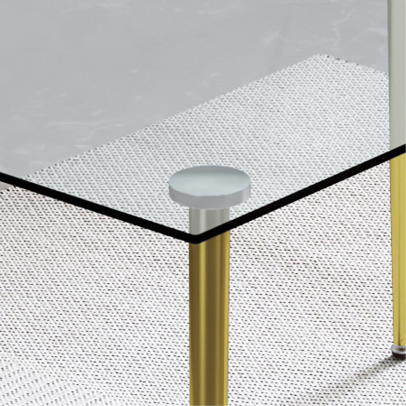 Ensemble de table et de chaises. Ensemble de table de salle à manger moderne et luxueux en verre trempé rectangulaire avec chaises en plastique transparent avec pieds en métal doré. Apportez une expérience de maison confortable à la cuisine.