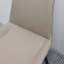 Chaise en polyuréthane avec pieds en métal