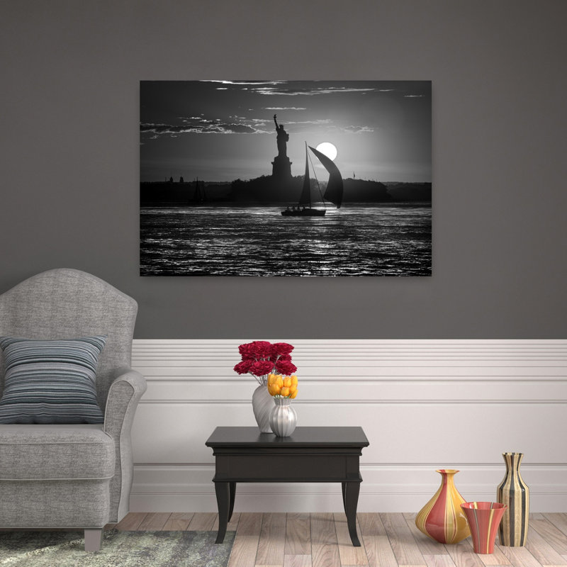«Lady Liberty Sunset Sail Dramatic Abstract Contemporary City Sunset», reproduction d'art, H 32 po x l 48 po