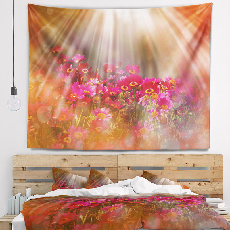 Tapisserie soleil levant sur petites fleurs rouges, H 50 po x l 60 po
