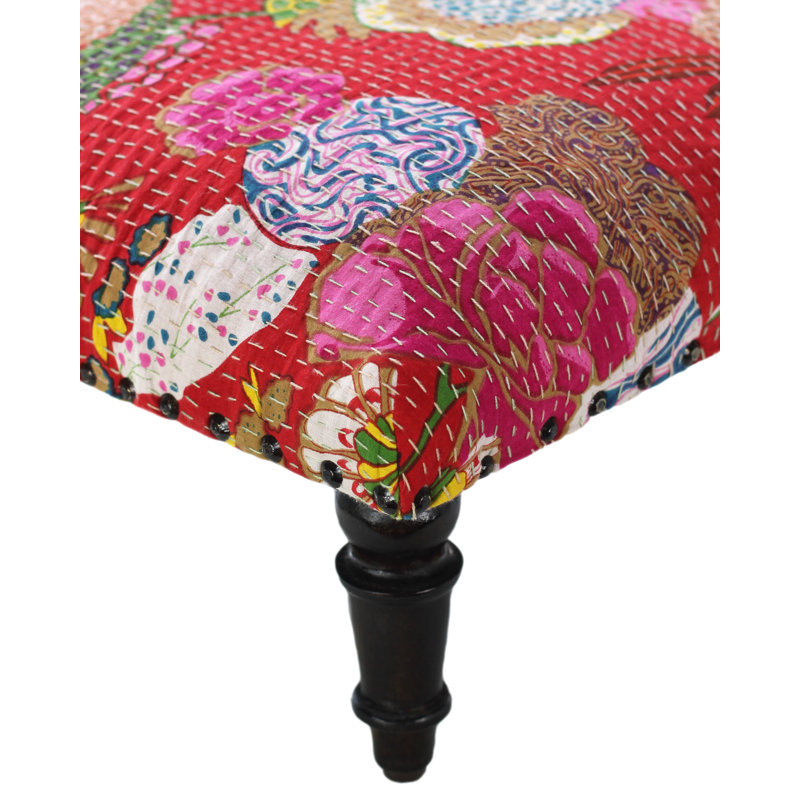Tabouret de meuble-lavabo kantha, Rouges