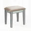 Ensemble de coiffeuse de style transitionnel avec tabouret, tiroirs de rangement, miroir central et siège rembourré pour un mobilier de chambre confortable et élégant