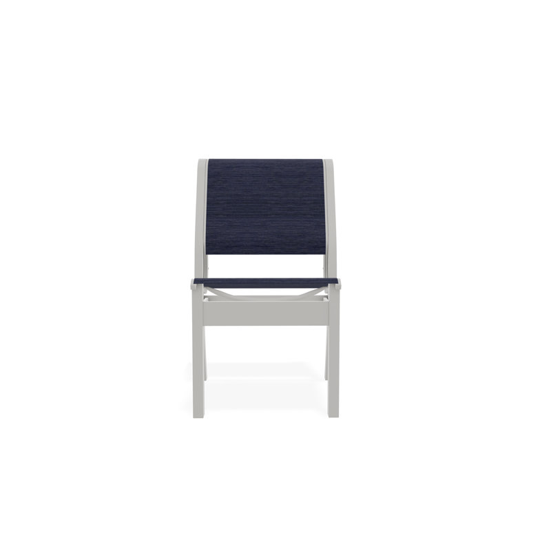 Chaise d'appoint empilable en polymère de qualité marine Leeward Sling, Indigo Collect, Neige