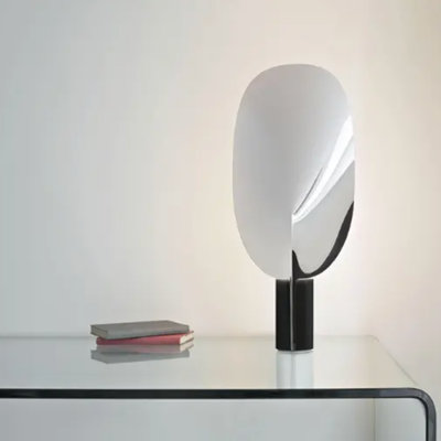 Lampe de table en fer