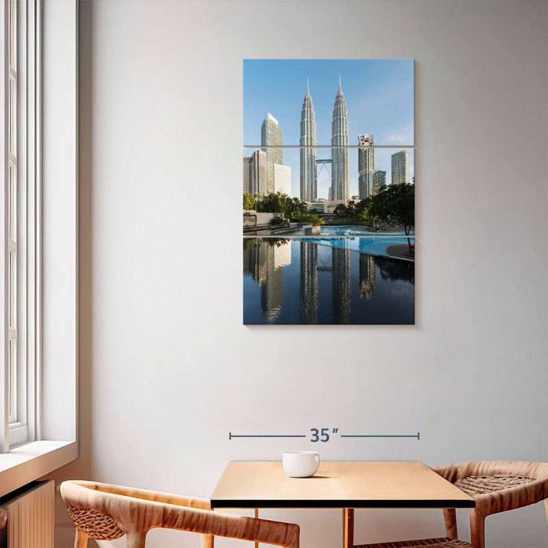 Horizon central de Sireci, Kuala Lumpur, H 57 po x l 36 po