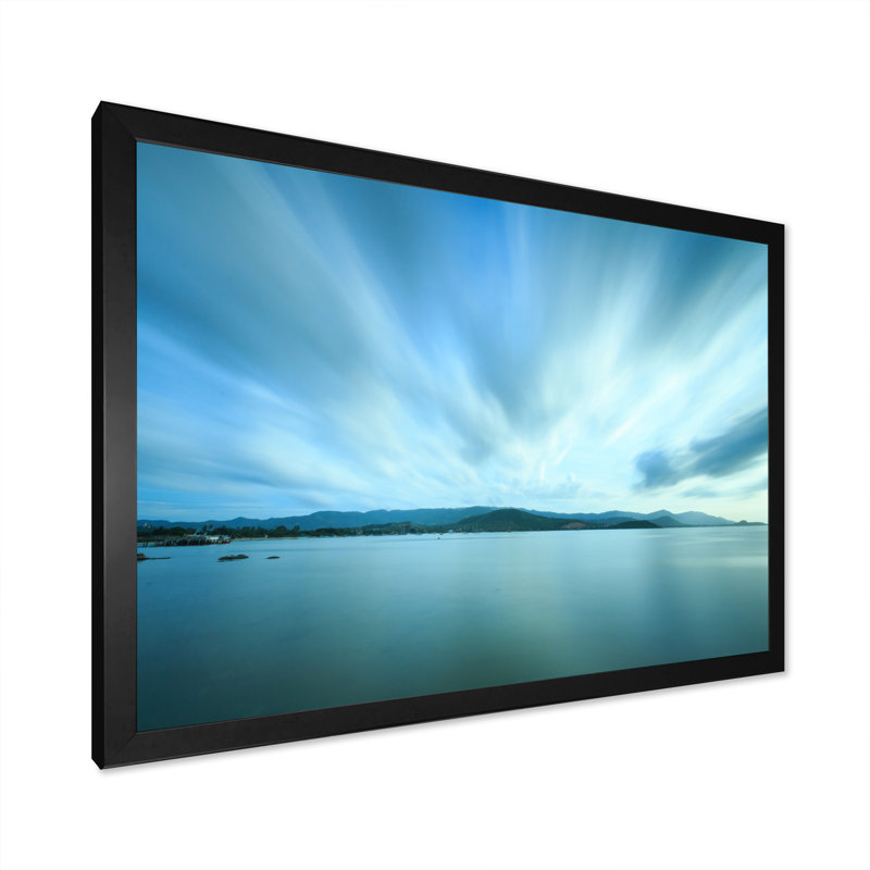«Dramatic Tropical Blue Sunset Sky», peinture sur toile, Cadre d'angle fermé noir, H 30 po x l 40 po x P 1,5 po
