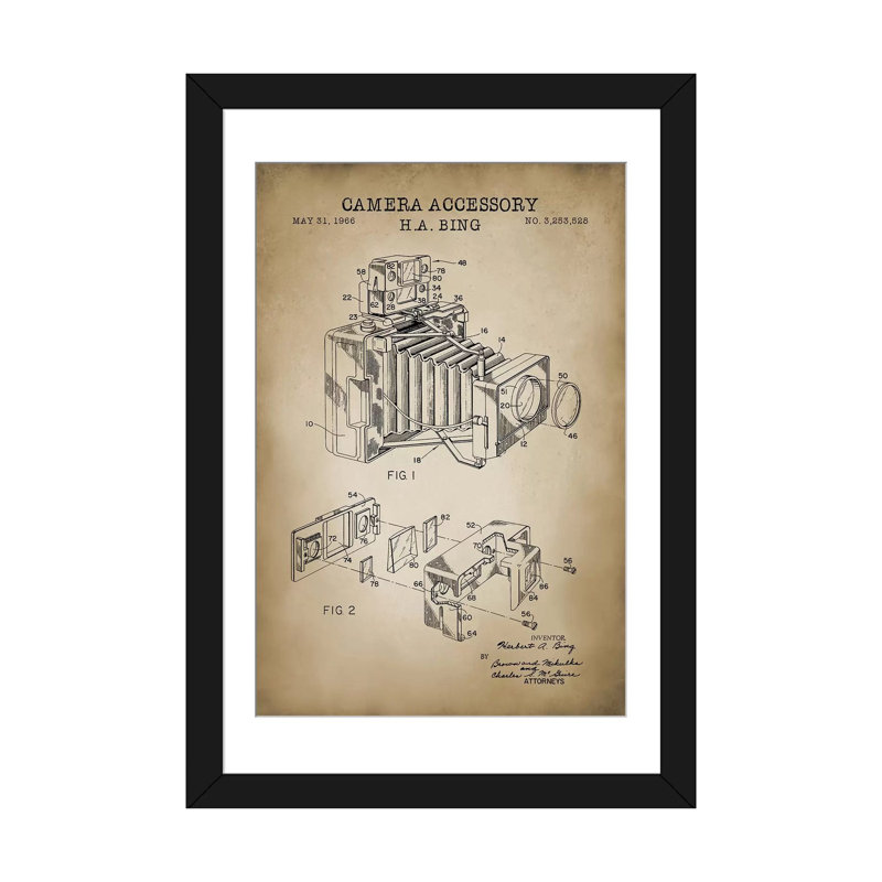 « camera accessoires, beige », impression sur toile, H 32 po x l 24 po x P 1 po, Papier beaux-arts encadré noir, Blanc