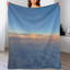 Jeté en flanelle de luxe à motif de nuages au-dessus du ciel bleu-132906867