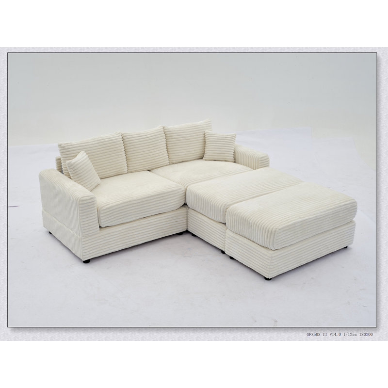 Canapé modulaire confortable avec housses de coussin en velours côtelé et coussins moelleux, parfait pour la détente et la vie moderne.