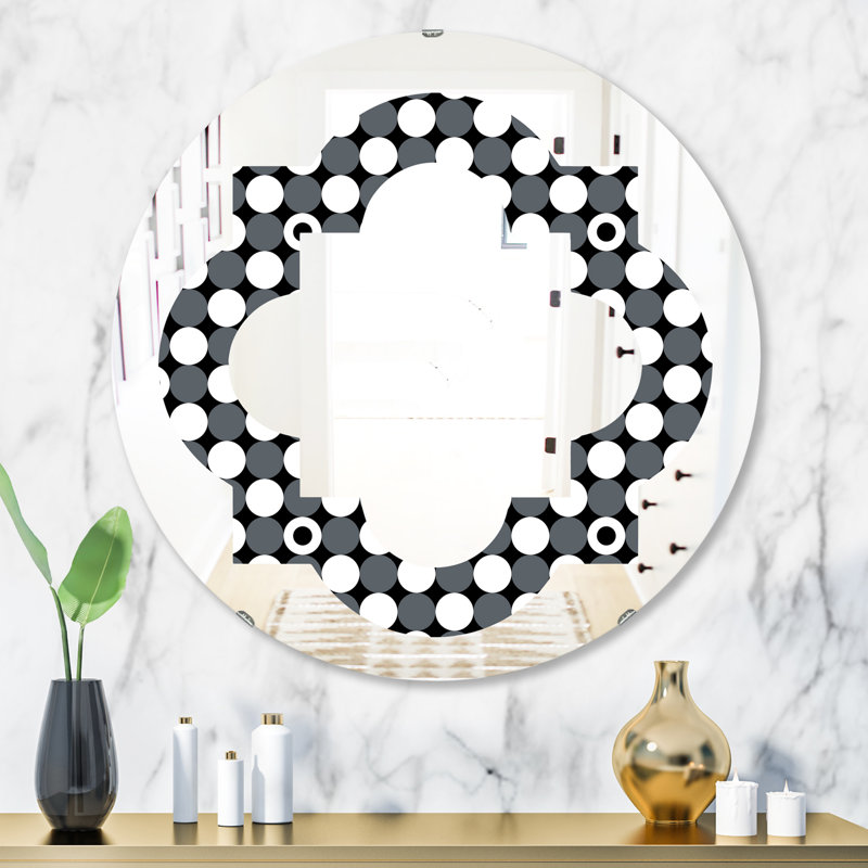 Miroir mural monochrome quadrilobe sans cadre, H 23,6 po x l 23,6 po