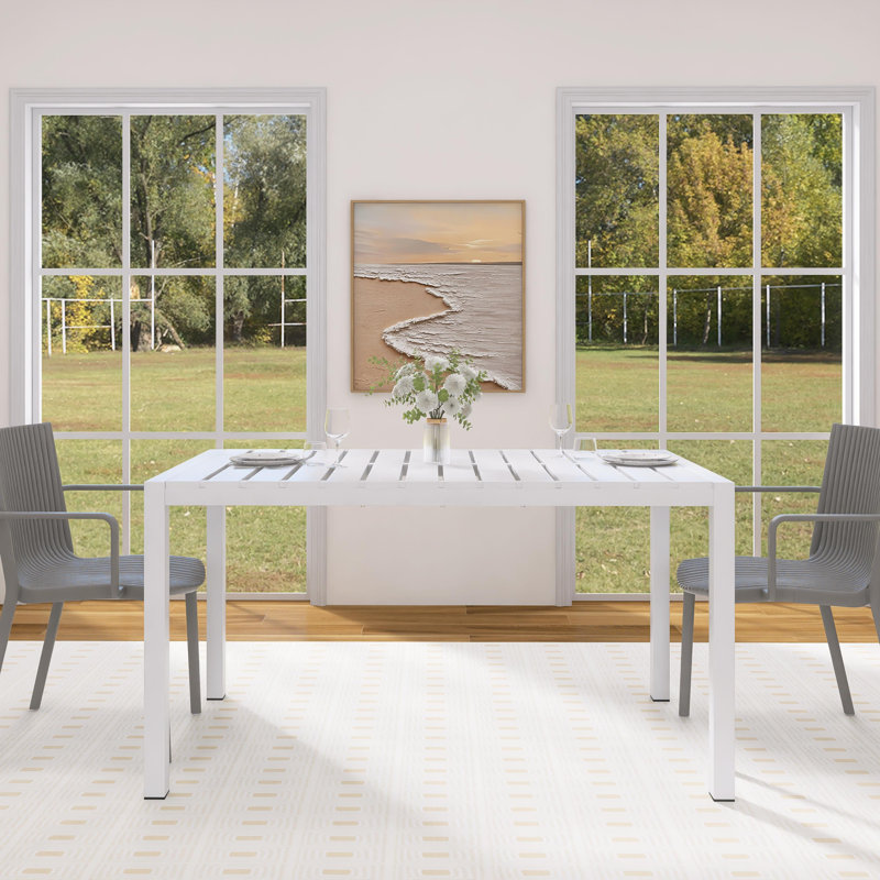 Table de salle à manger moderne blanche de 55 pouces, table longue polyvalente intérieure / extérieure avec plateau en PP léger avec pieds en métal