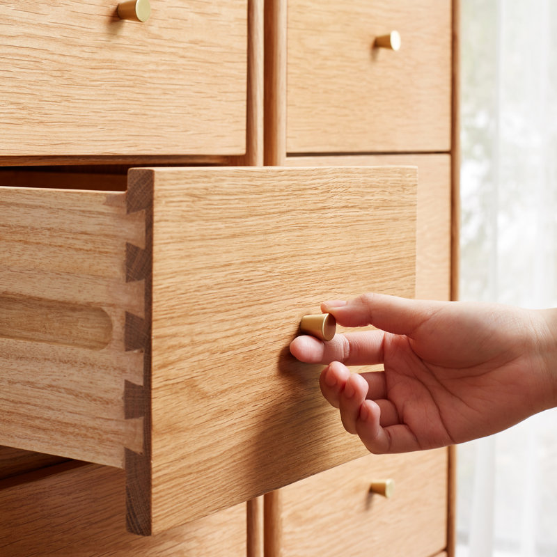Armoire à quatre tiroirs en chêne massif pour le salon - rangement de chevet avec quatre tiroirs