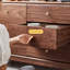 Armoire d'appoint en noyer massif