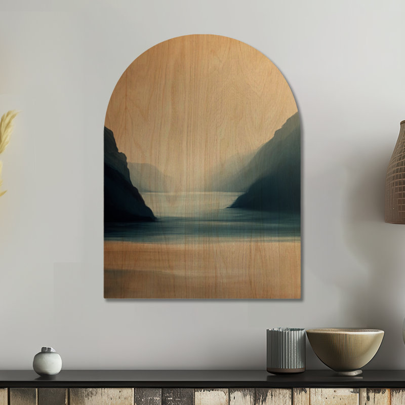 Aube paisible dans un fjord - Décoration murale en bois arquée des Montagnes Bleues, H 32 po x l 24 po, Arche