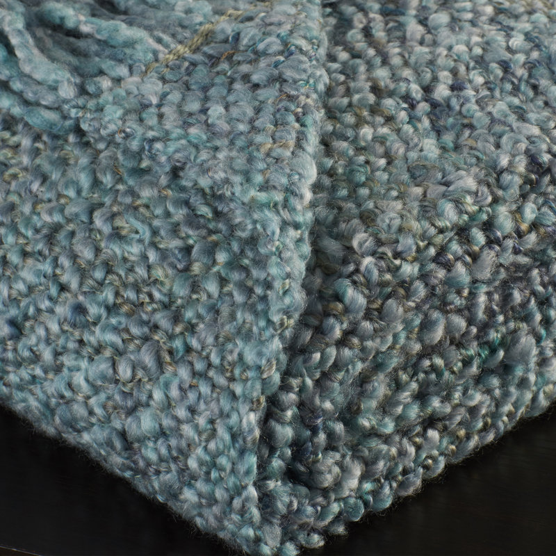 Talassa Rozella Throw, Seamist