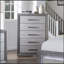 1pc Commode de style transitionnel, pieds en métal, glissières à billes, poignées de bar, finition grise