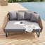 Lit de jour d'extérieur en rotin de 63 po de largeur avec coussin gris et structure en aluminium, coussins moelleux à haute résilience, causeuse d'extérieur pour le jardin, la cour arrière, le porche