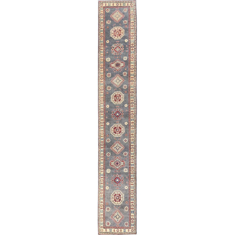 Tapis gris clair 2 pi 10 po x 18 pi 7 po, teinture végétale, tissage plus dense, style Kazak avec médaillons géométriques