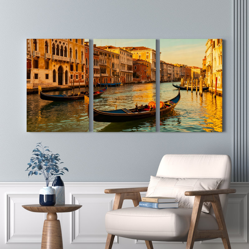 Ensemble de 3 tableaux sur toile représentant une scène de gondoles sur les canaux de Venise, H 18 po x l 36 po