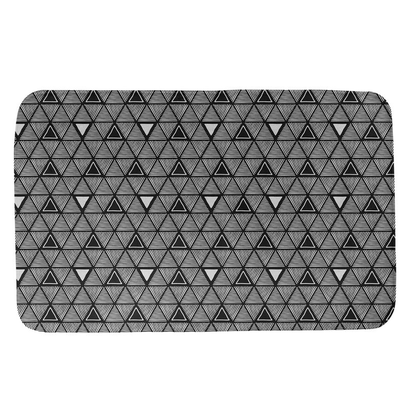 Tapis de bain géométrique à motif de triangles dessinés à la main, l 17 po x L 24 po, Noir