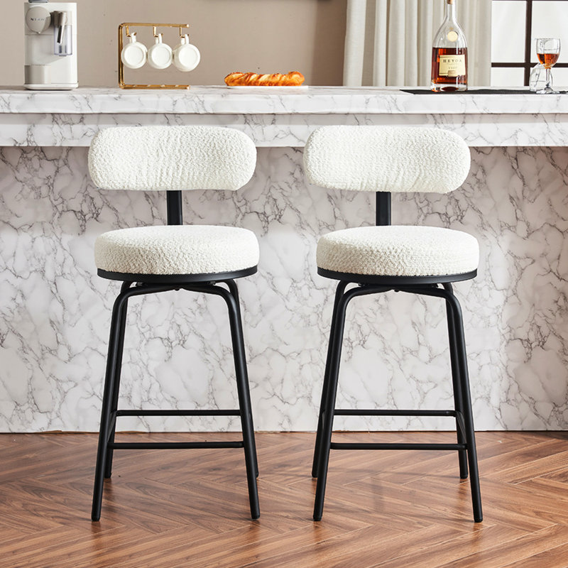 Chaises de bar pivotantes rembourrées à 360 ° Boucle, blanches avec pieds en métal et repose-pieds pour bar à domicile, salle à manger, pièce forte,