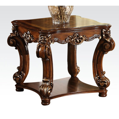 Table de bout carrée en cerisier pour la décoration et le rangement, avec tablette à volutes sur le tablier, supportée par des pieds, 26 pouces de hauteur, 31 livres dans les magazines d'ombre, tablier orné haut, large