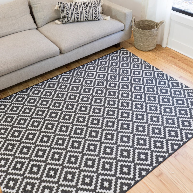 Tapis géométrique noir / blanc Boucher, Rectangle 5 pi 3 po x 7 pi