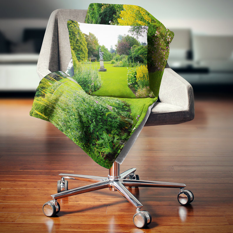Coussin plante et fleurs dans le jardin, 16 po x 16 po, Coussin décoratif
