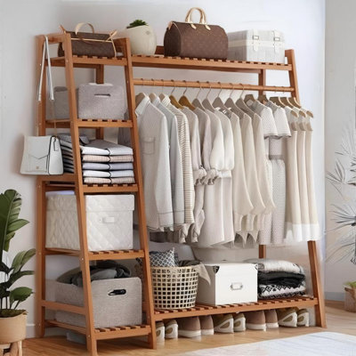 Portant à vêtements en bois de bambou avec porte-vêtements et étagères de rangement l 51 po