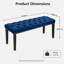 Banc bleu en velours capitonné avec garniture cloutée