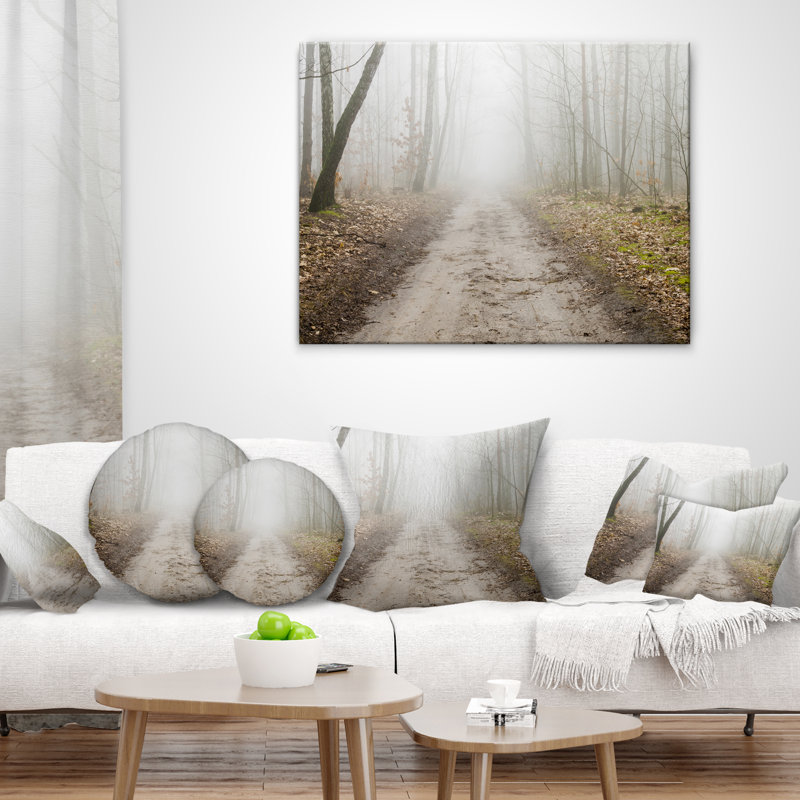 Oreiller droit à une forêt de voyage dans un paysage, 16 po x 1 po, Coussin décoratif