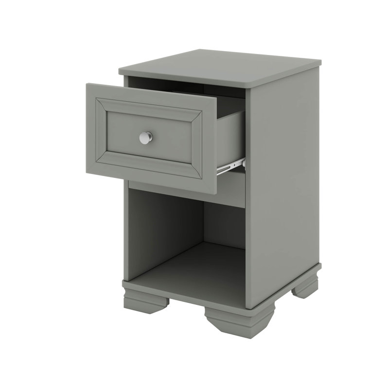 Ensemble de chambre pour grand lit 4 pièces Orrin, comprenant un lit plateforme rétro avec table de chevet et commode, Gris